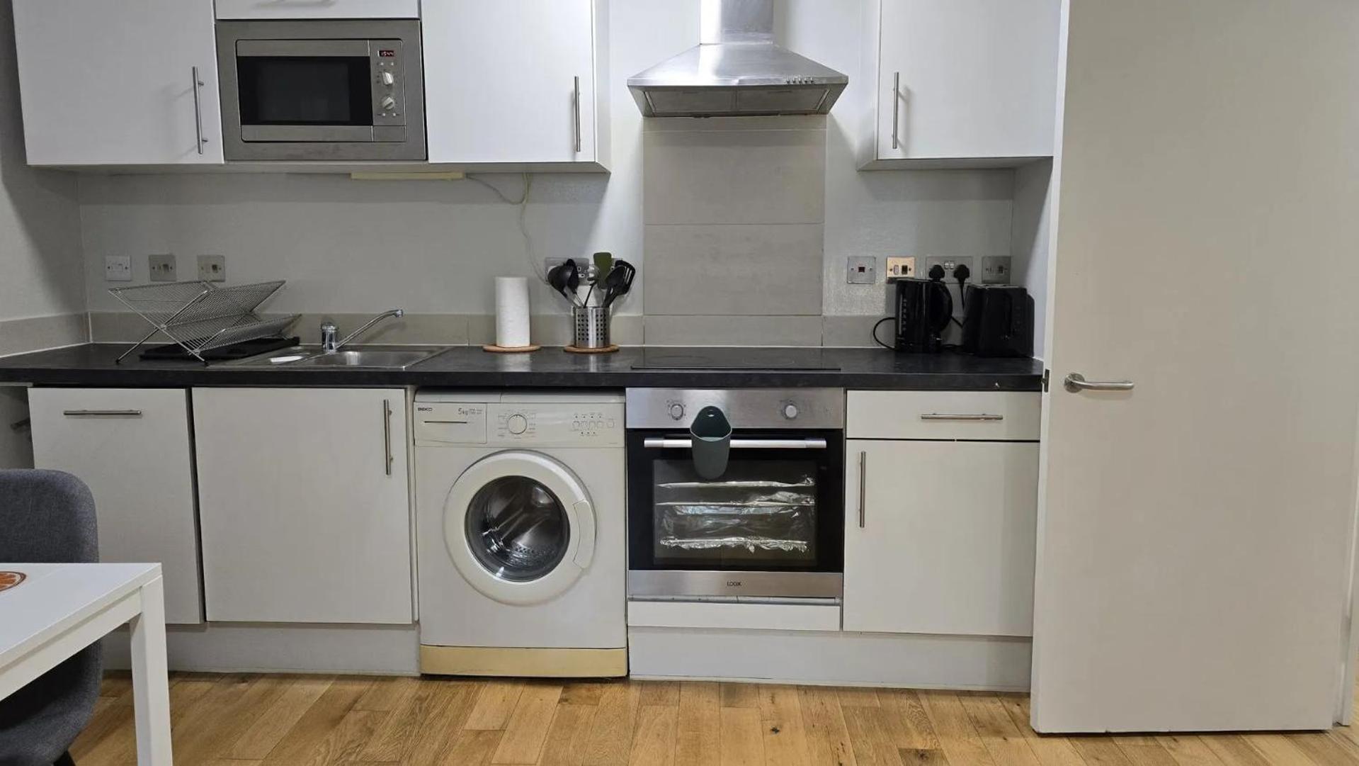 Westciti Chatsworth Road Apartments Кройдон Экстерьер фото