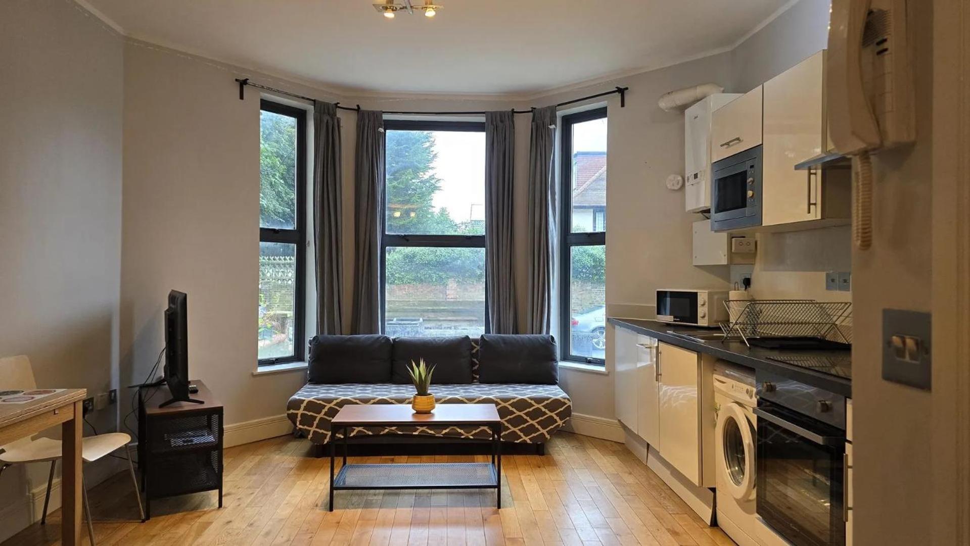 Westciti Chatsworth Road Apartments Кройдон Экстерьер фото