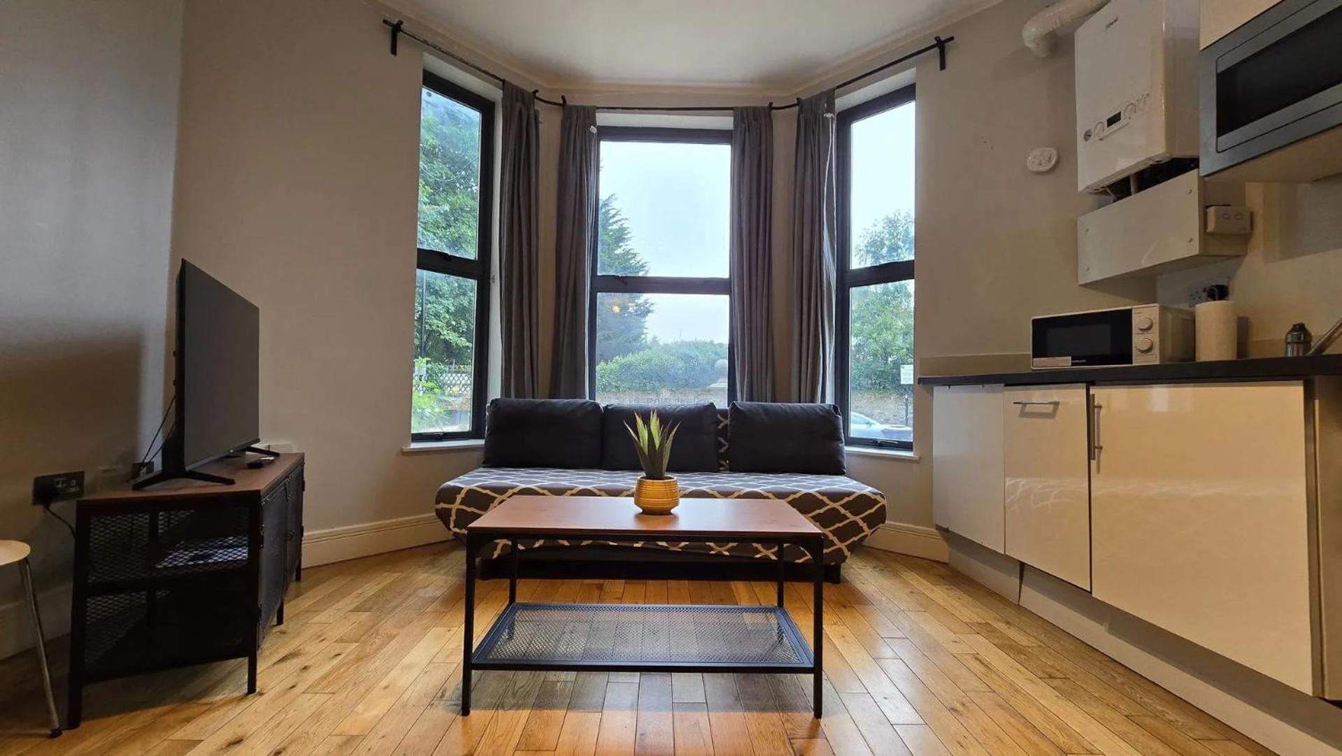 Westciti Chatsworth Road Apartments Кройдон Экстерьер фото